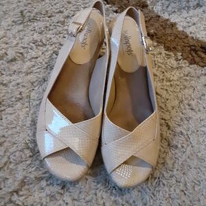 Softspots Cream Tan Slingback Leather Upper Sandals Women's 9.5M